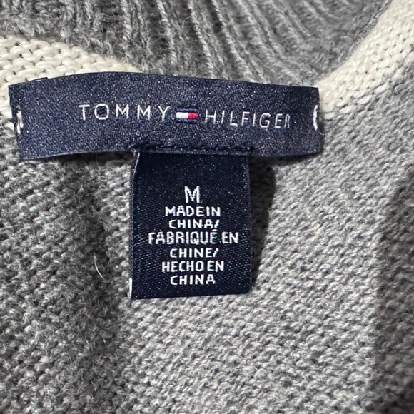 ✨ Cozy Tommy Hilfiger Women’s Sweater - Never Worn ✨ - Picture 7 of 15